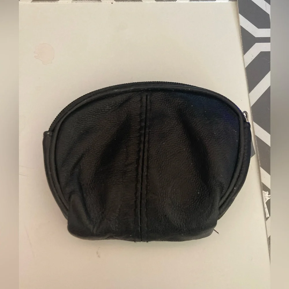 Chic Black Women's Cosmetic Pouch - Picture 2 of 3